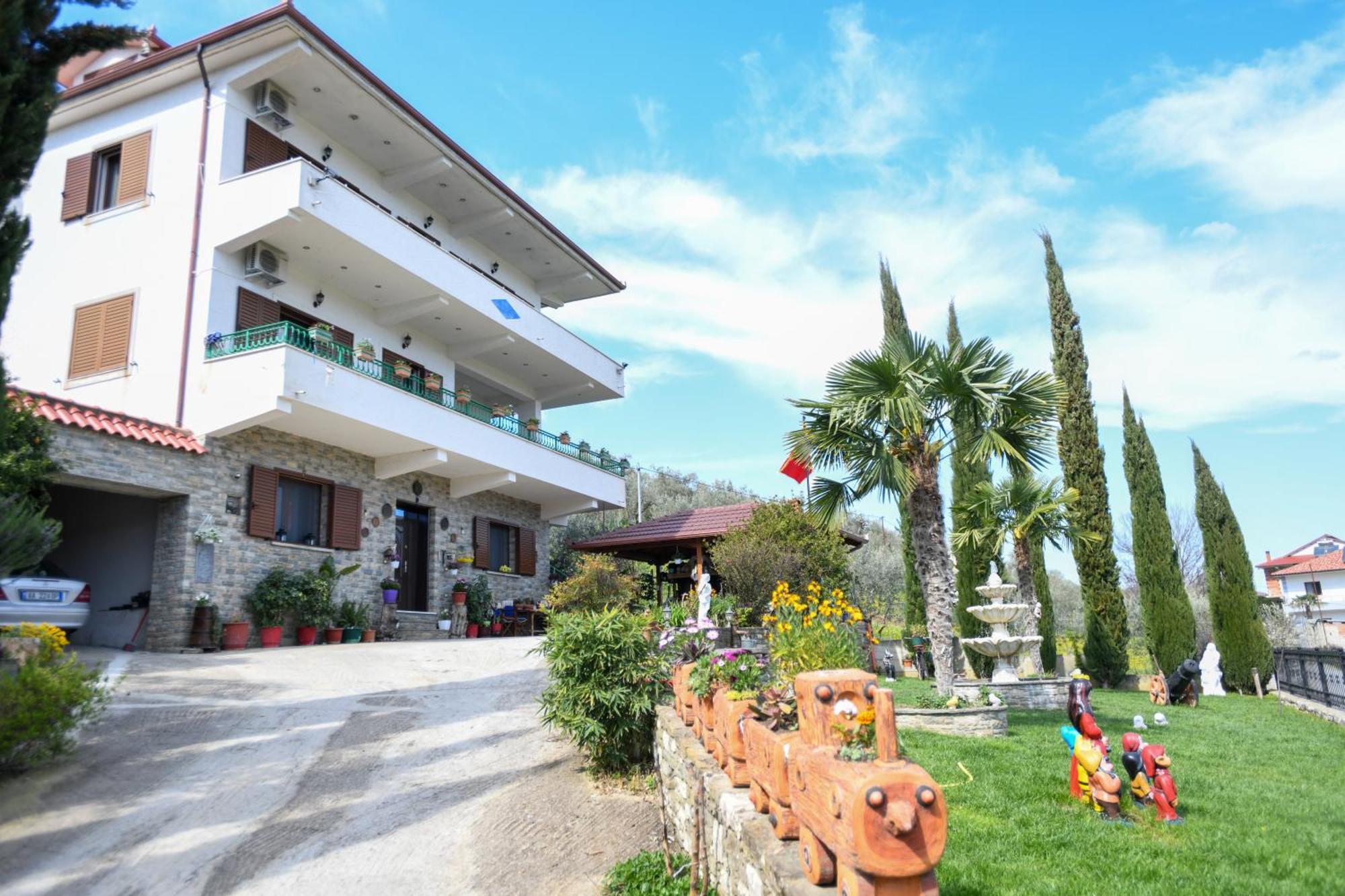 Villa Solitude Berat Exterior foto